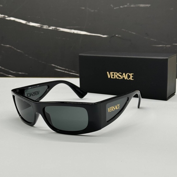 NEW MOD 4482 GB1/87 VERSACE BLACK SHIELD VE4482 GB187 UNISEX VERSACE SUNGLASSES - Picture 1 of 10